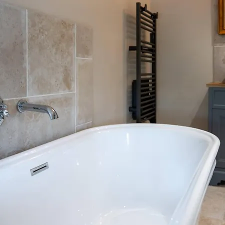 Luxury De Chateau Mirabel - Petite Mirabel - Saltwater Swimming Pool, Ac